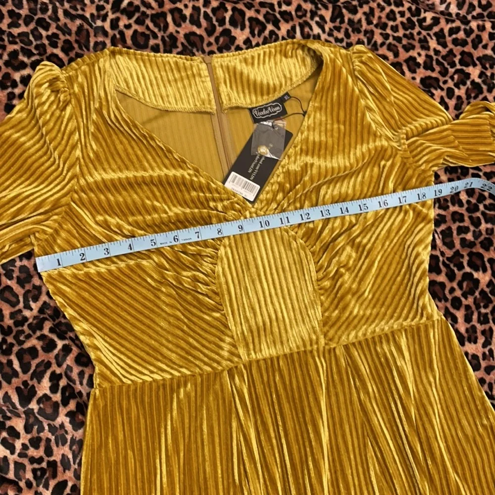 Elegant Gold Pleated Dress - Picture 6 of 8